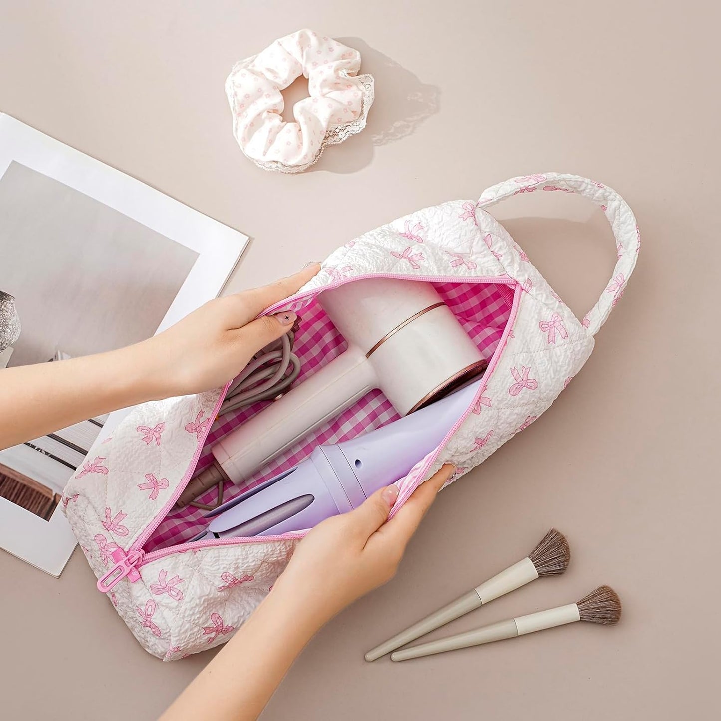 Quilted Hair Tools Travel Bag，Hair Styling Accessories Storage Case for Shark FlexStyle, Dyson Airwrap Hair Dryer, Curling Iron, Revlon Hair Tools，Portable and foldable(01Pink Bow)