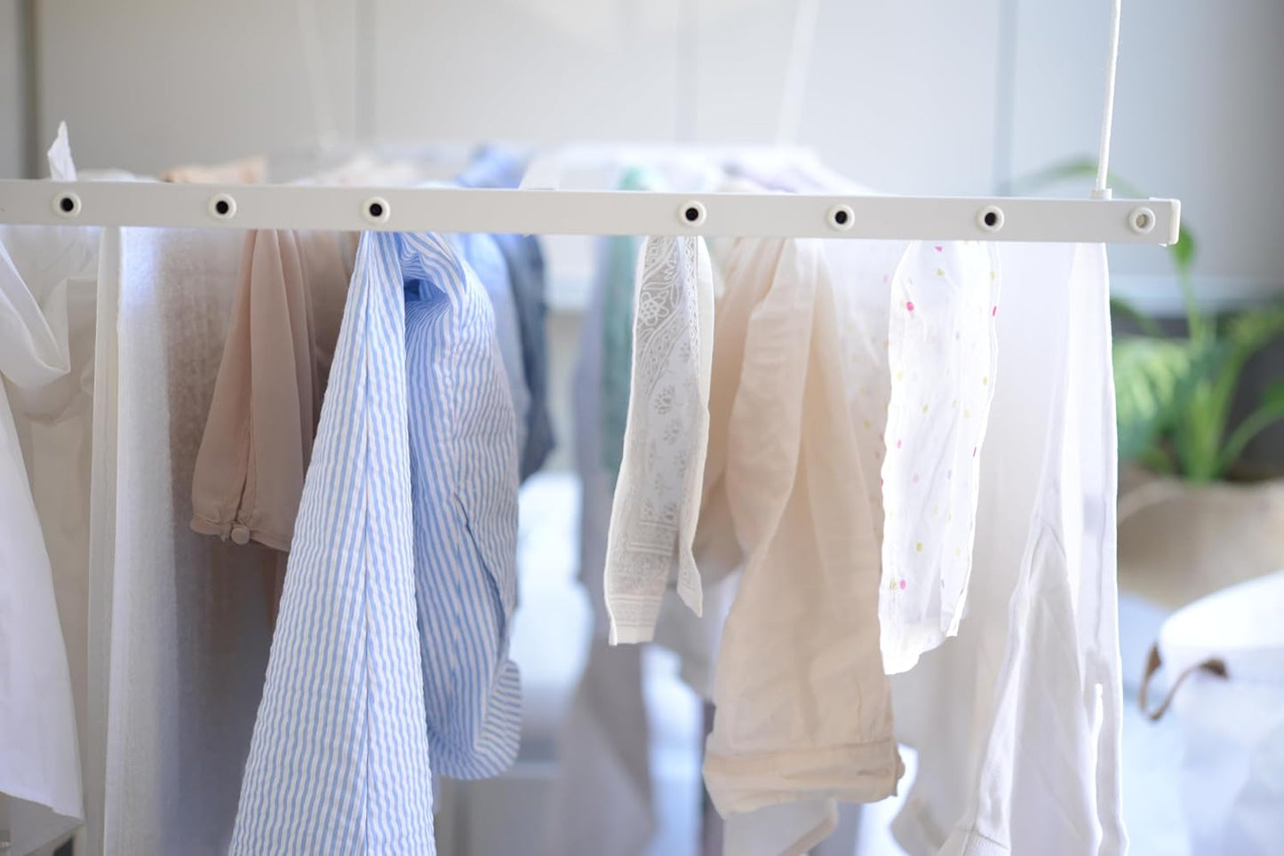 Ceiling Mounted Pulley Drying Rack – Medium Aluminum Clothesline for Everyday Laundry – Compact, Space-Saving Design (55.12" x 23.6")