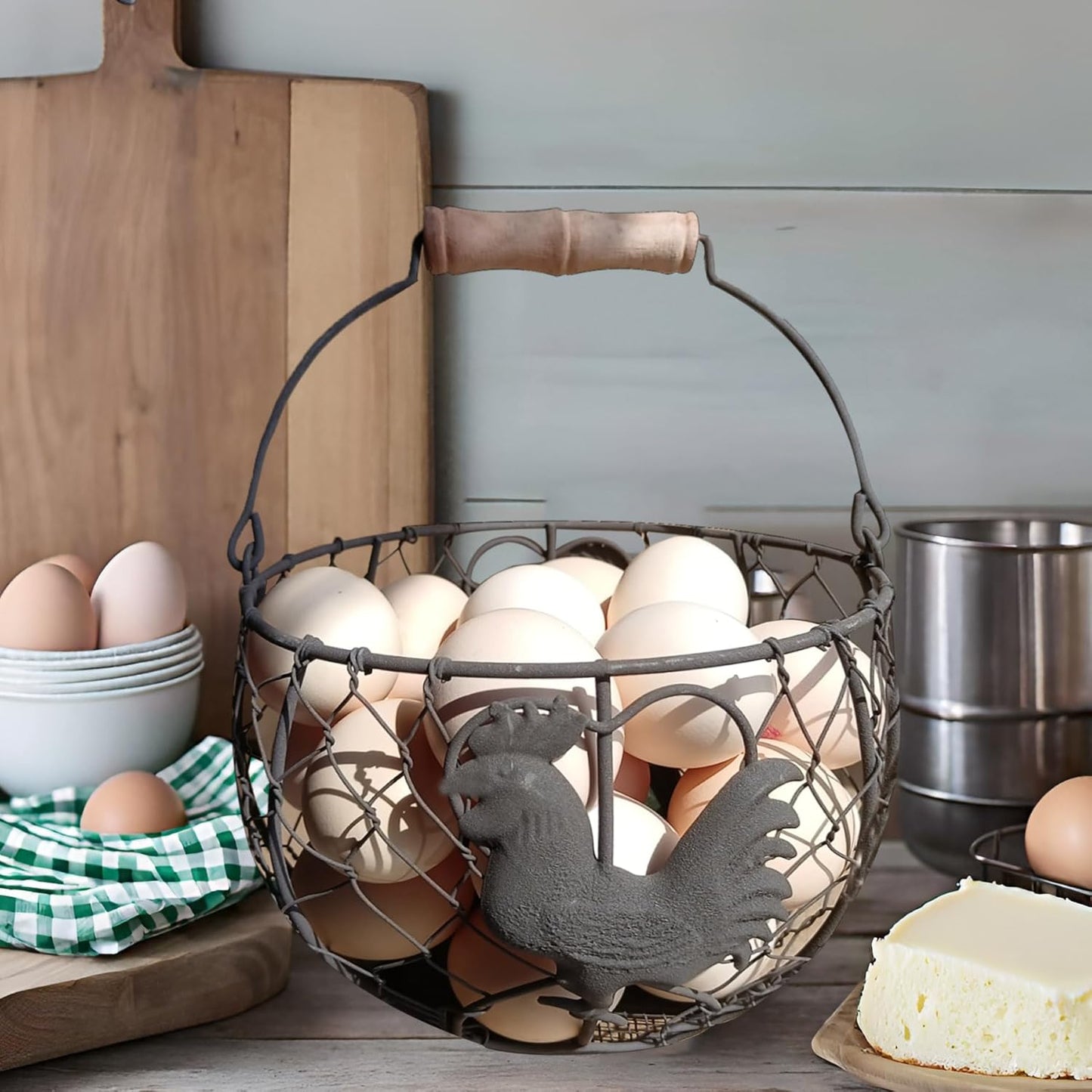 LINCOUNTRY. Chicken Wire Egg Basket for Gathering Fresh Eggs with Handle Storage Container Holder, Vintage Rustic Farmhouse Rooste Decor Round Metal Egg Collecting Basket Kitchen Countertop