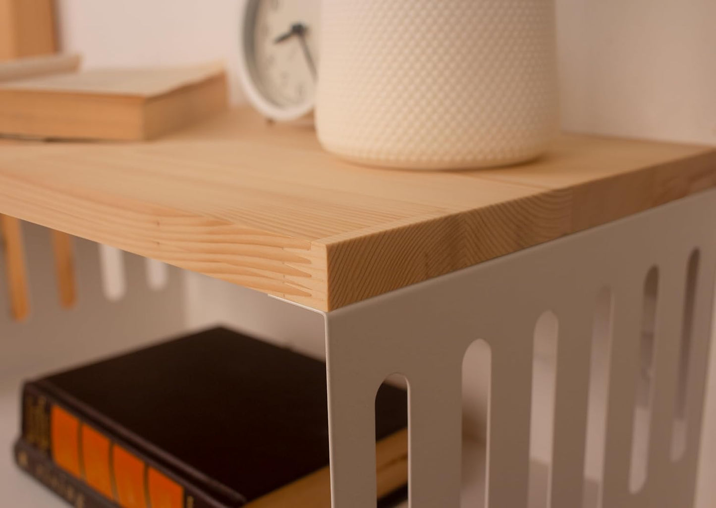 Floating Nightstand with White Metal Base, Wooden Top and Sturdy Metal Base, Minimalist Bedside Table, Wall Mounted Shelf, Bedside Shelf (Natural)