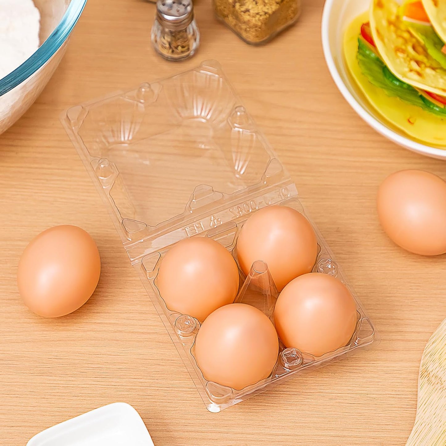 Zubebe 200 Pieces Clear Egg Cartons Plastic Egg Cartons Bulk Empty Chicken Egg Tray Holds Securely Clear Blank Egg Cartons for Chicken Farm Business Market Home Refrigerator Storage(2 x 2 Grids)