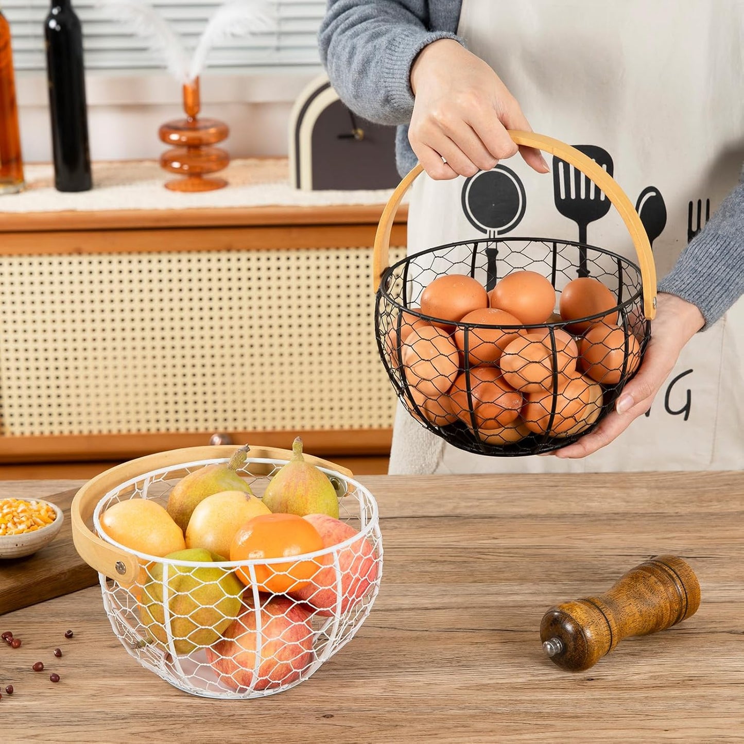 Farmhouse Wire Egg Basket for Gathering Fresh Eggs with Wooden Handle, Vintage Style Metal Egg Collecting Basket Countertop Storage Container Holder for Kitchen Decor and Fruit Bin (White)