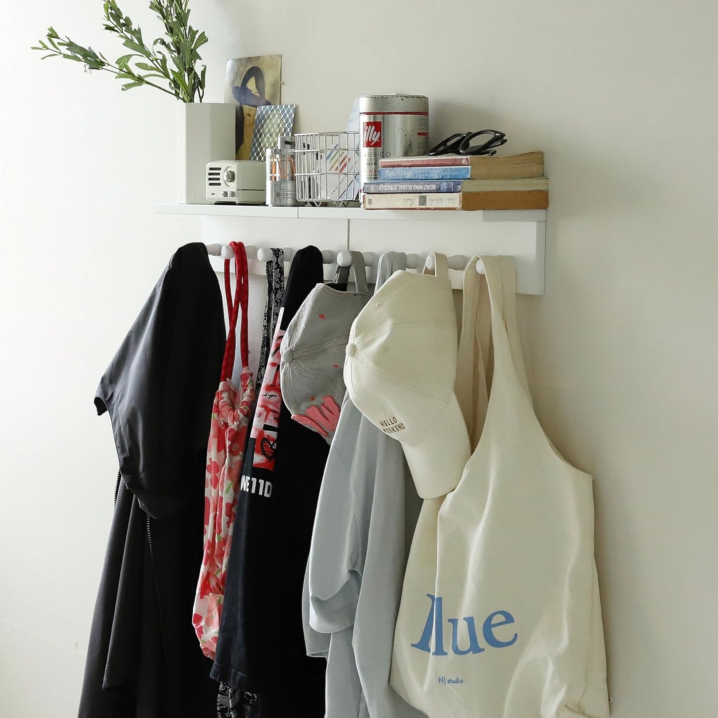 Entrance Coat Rack ，Coat Hooks, Wall-Mounted Wooden Hook Rack, Wall-Mounted Shelves are Very Suitable (White Finish-2)