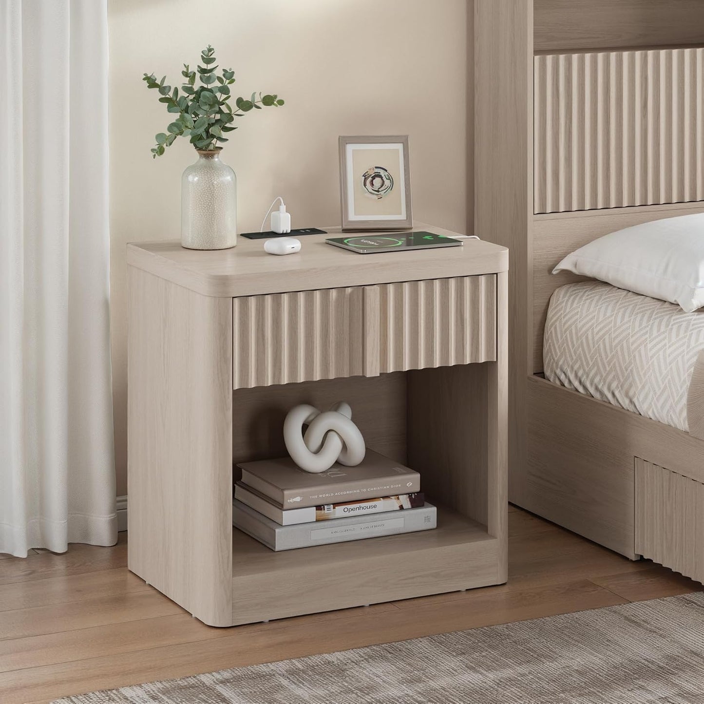 Fluted Nightstand with Charging Station, 23.6" End Table with Solid Wood Handle,Night Stand with Curved Profile Design, Mid Century Moden Bedside Table for Bedroom, Living Room, White Alder