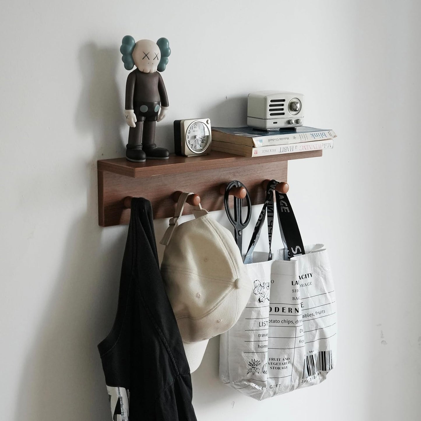 Entrance Coat Rack ，Coat Hooks, Wall-Mounted Wooden Hook Rack, Wall-Mounted Shelves are Very Suitable (Teak Colored Veneer)
