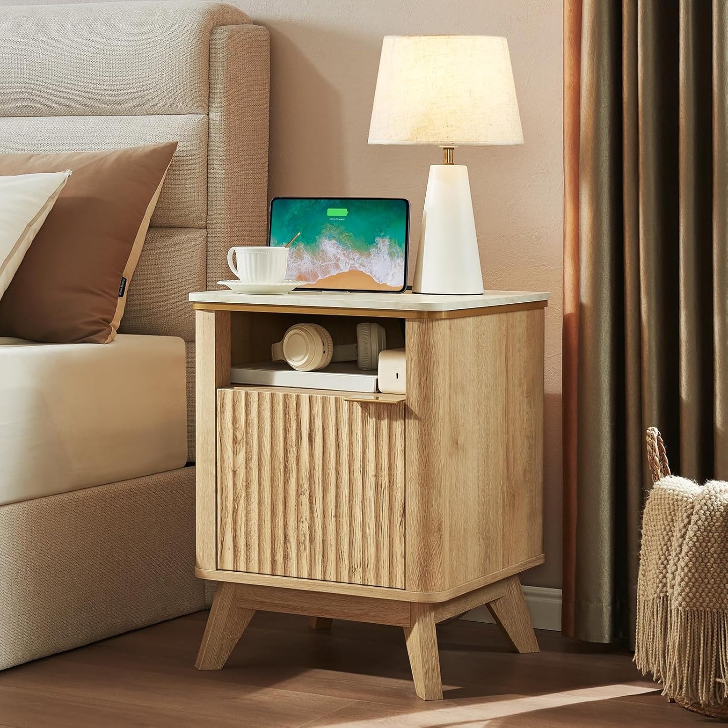 QUW Fluted Nightstands Set of 2 with Charging Station, 18" Modern Side Table, Wooden Bedside Table with Faux Marble Top, Open Storage, Cabinet, End Table for Bedroom, Living Room, Natural Oak