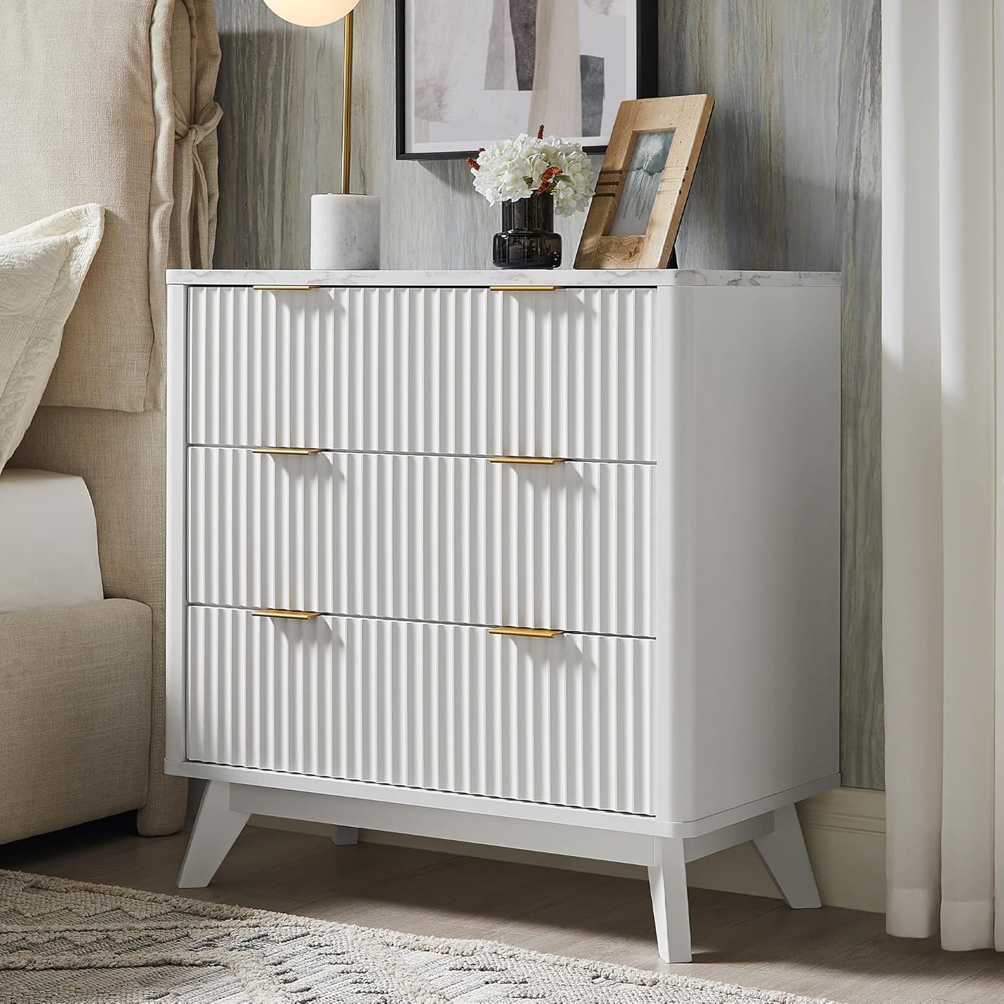 T4TREAM Fluted 3 Drawers Nightstand, Oversized Extra Large Modern Side Table with Faux Marble Top, End Table Bedside for Bedroom, Living Room, Curved Profile Design, Solid White