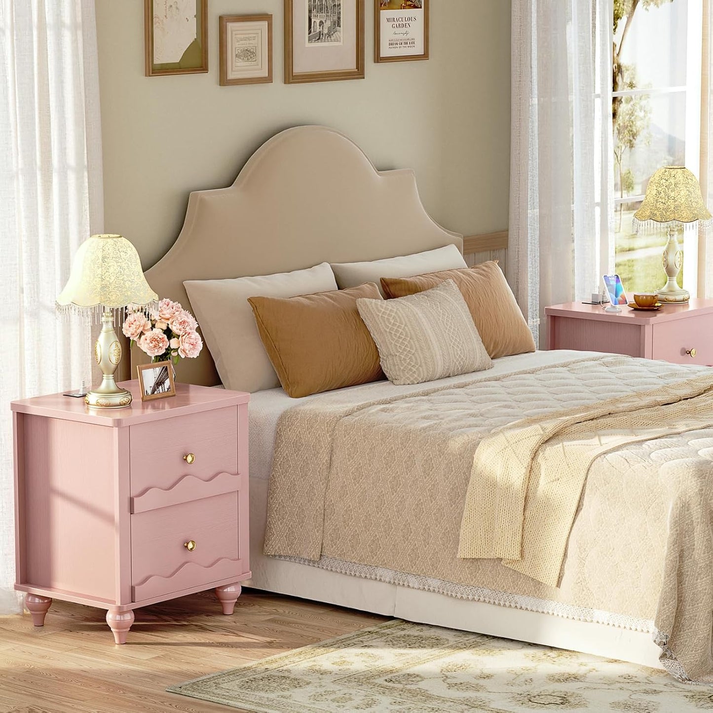 Cyclysio Nightstand Set of 2 with Charging Station, Side End Table with 2 Drawers, Modern Wood Night Stand Set 2 with Scalloped Pattern for Bedroom, Bedside Night Tables with Solid Wood Gourd Legs
