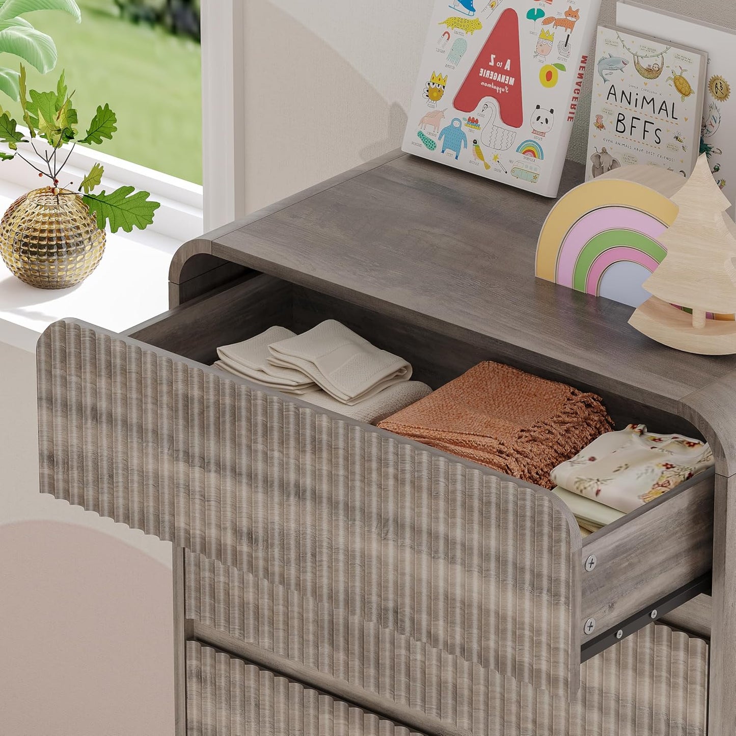 Tall Dresser for Bedroom with 5 Drawers, Fluted Chest of Drawers with Round Curved Corner, Hidden Handles, Modern Wood Storage Organizer for Bedroom, Nursery, Living Room